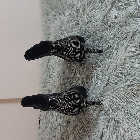 Boots - Picture 3 of 4